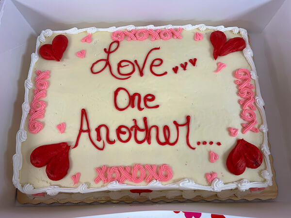 Cake that says Love One Another