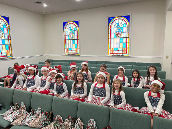 2 rows of children sit in the sanctuary